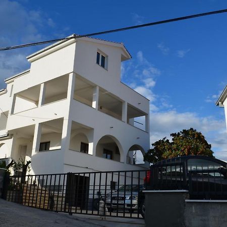 Apartmani Rita 斯拉汀 外观 照片