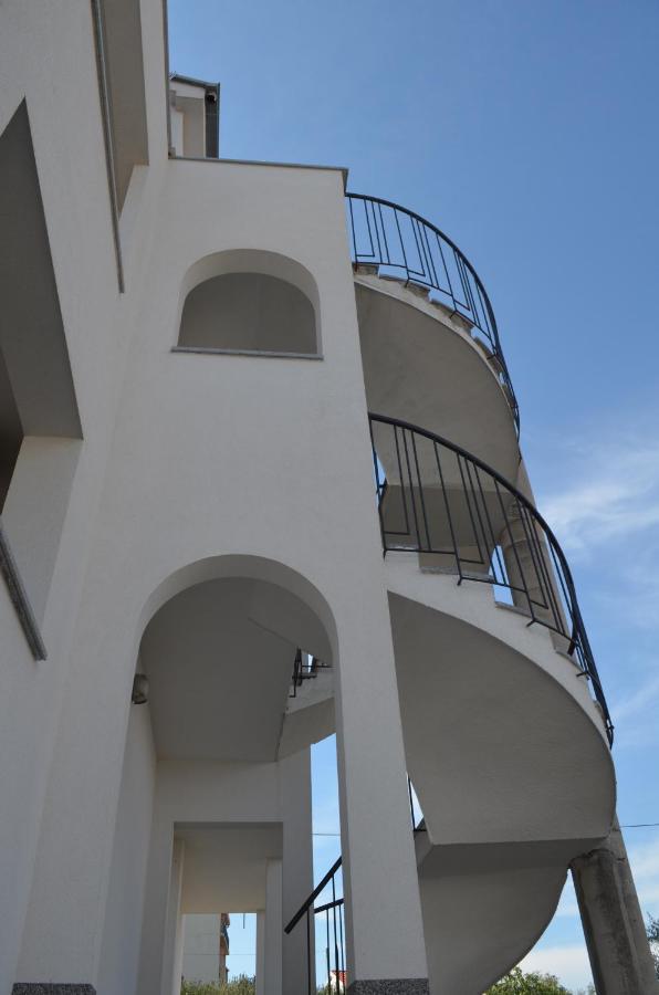 Apartmani Rita 斯拉汀 外观 照片