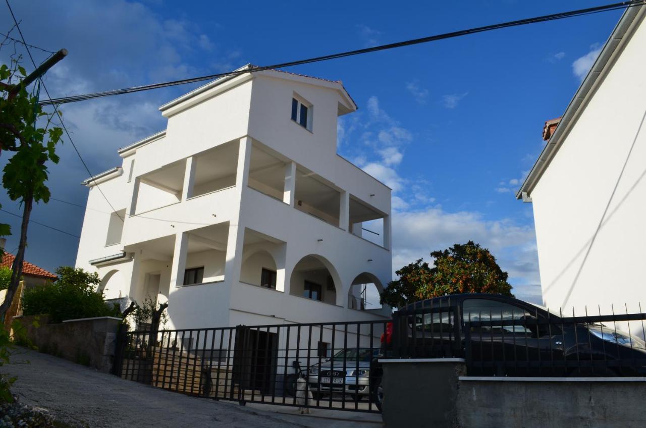 Apartmani Rita 斯拉汀 外观 照片
